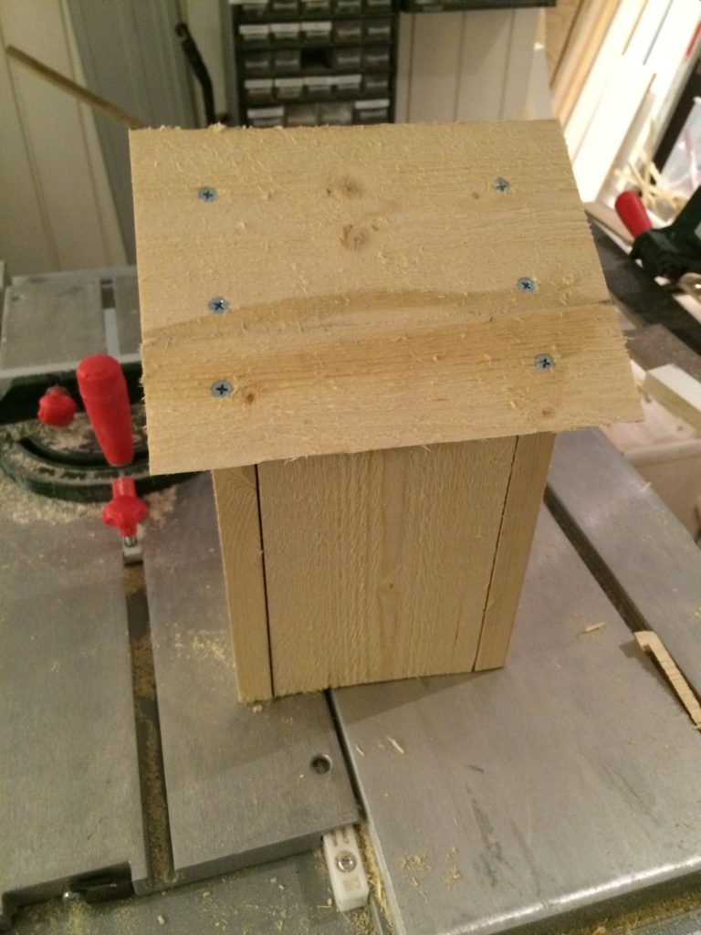 Easy Birdhouse Roof